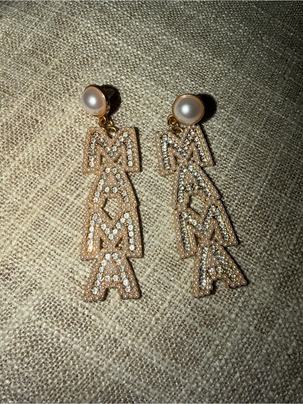 Gold/pearl Mama Earrings